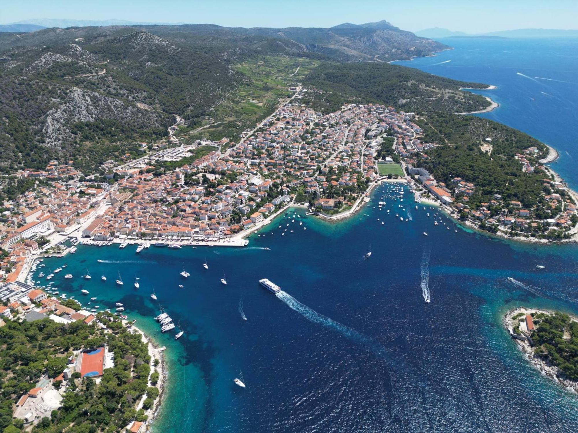 Bed & Breakfast Huljic Χβαρ Εξωτερικό φωτογραφία
